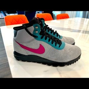 Nike Mens 12 Like New boots